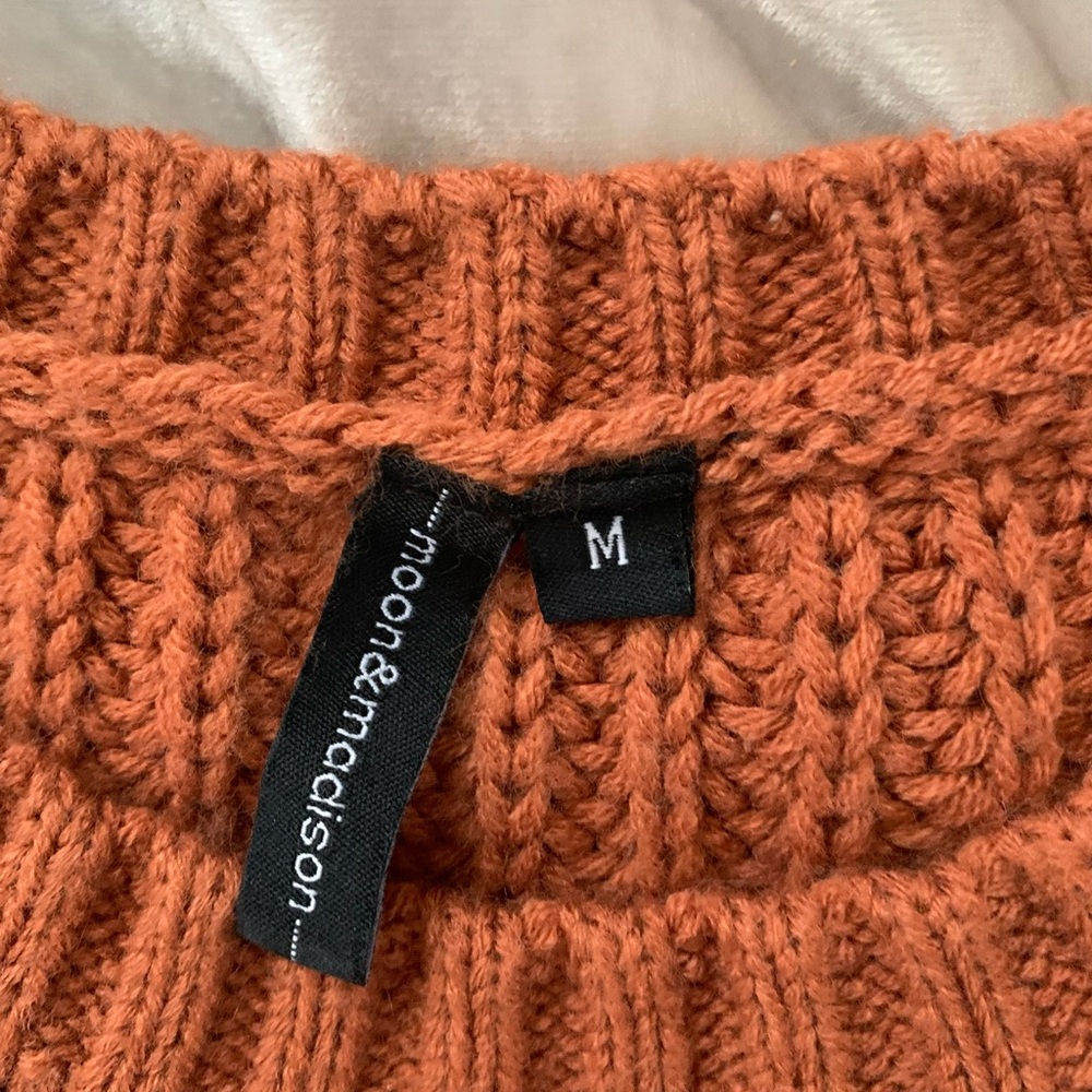 Moon and Madison halter sweater with detailed sleeves size medium EUC - Picture 4 of 7